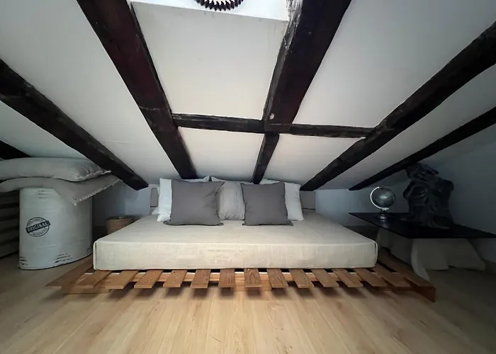 Apartment In Monumental Square Madrid Center